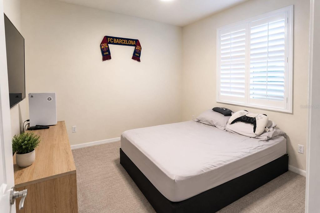 Image 25 of property listing at 7060 VENTNOR DRIVE, Windermere, FL 34786