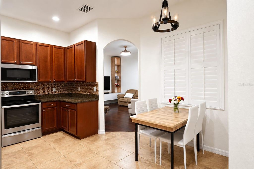 Image 7 of property listing at 7060 VENTNOR DRIVE, Windermere, FL 34786