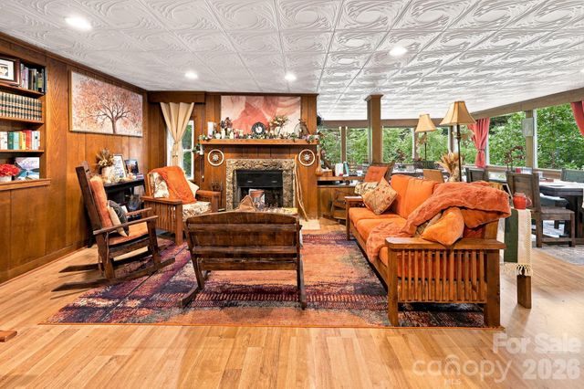 146 Chestnut Walk Drive, Waynesville, NC 28786