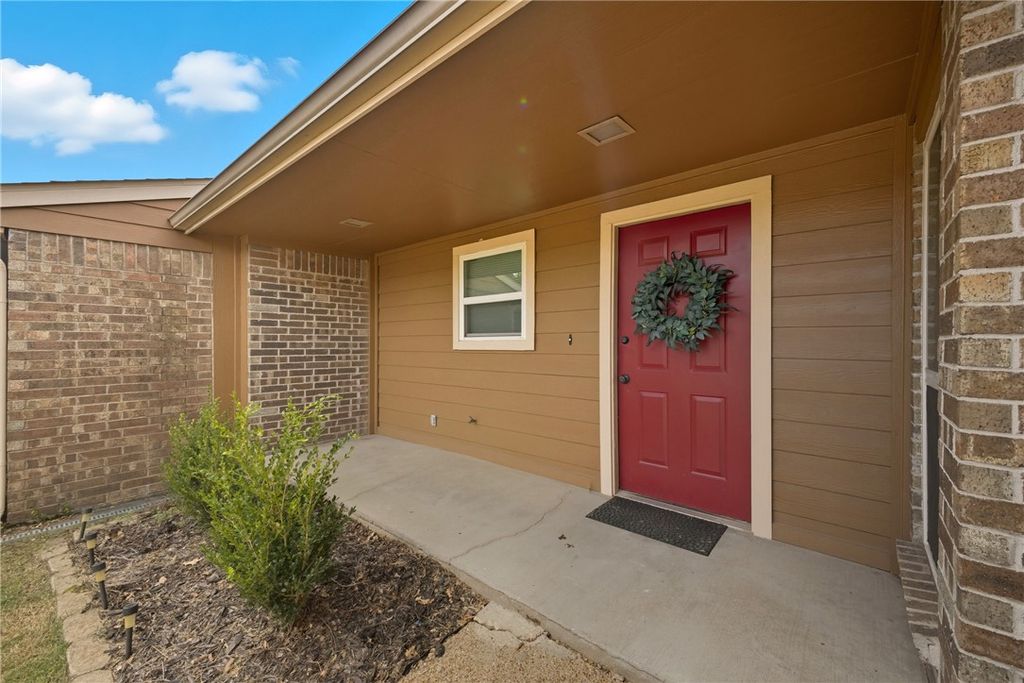 2826 Oakside Drive, Bryan, TX 77802