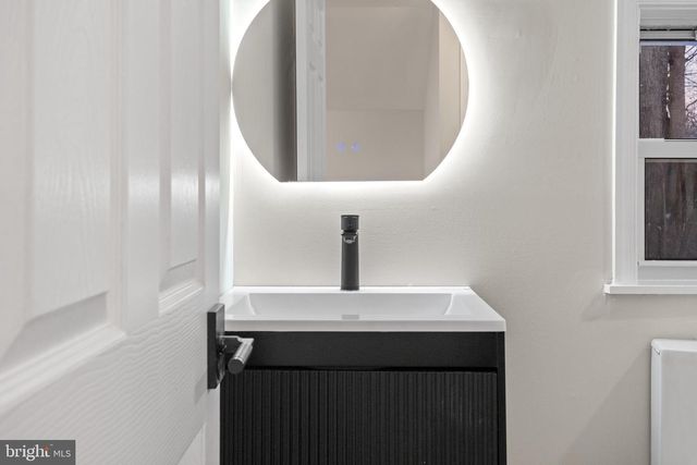 656 CREEK RD, Bath, PA 18014