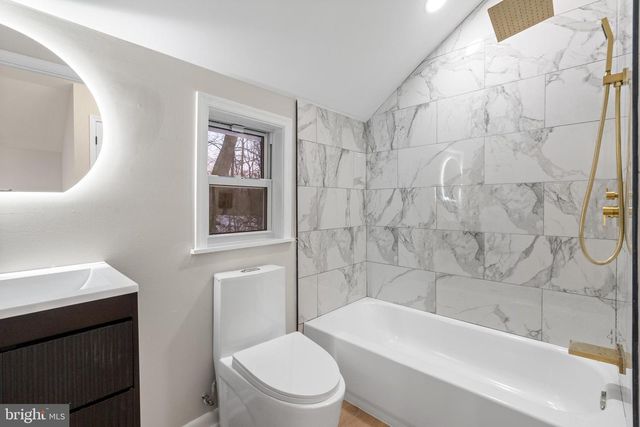 656 CREEK RD, Bath, PA 18014