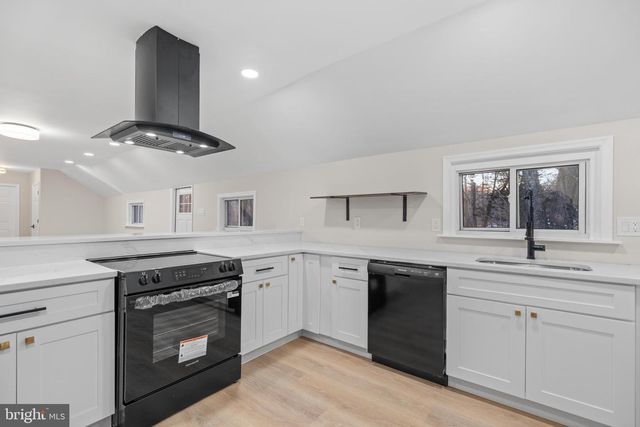 656 CREEK RD, Bath, PA 18014