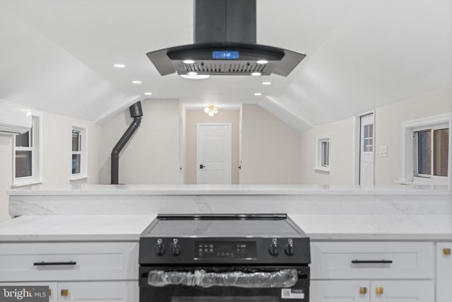 656 CREEK RD, Bath, PA 18014