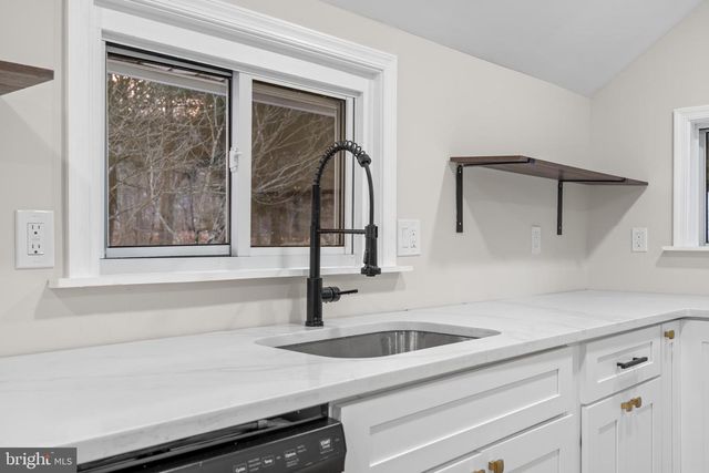 656 CREEK RD, Bath, PA 18014