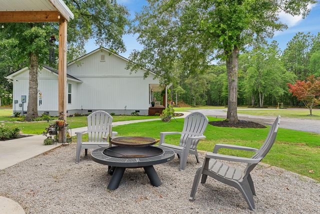 136 Thirteen Way, Cross, SC 29436