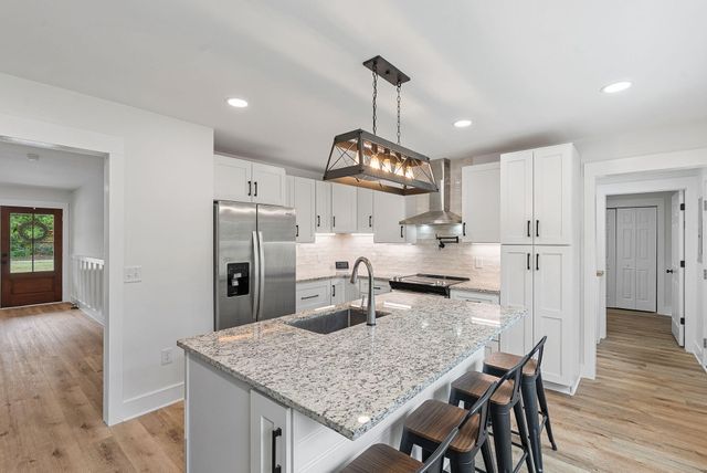 136 Thirteen Way, Cross, SC 29436