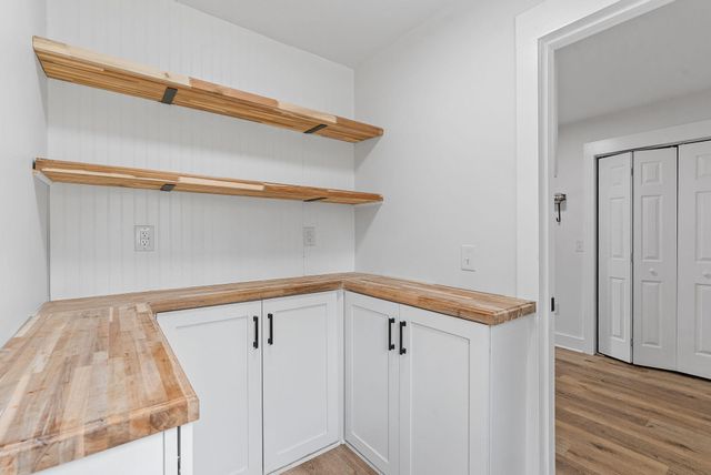 136 Thirteen Way, Cross, SC 29436