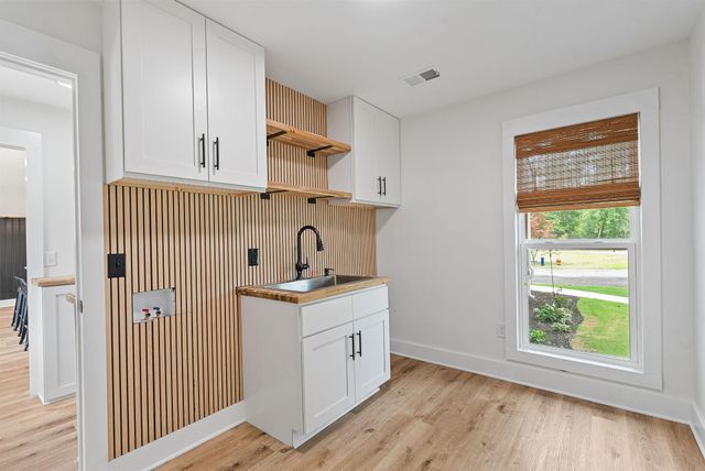136 Thirteen Way, Cross, SC 29436