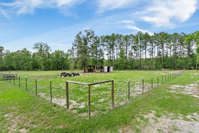 136 Thirteen Way, Cross, SC 29436