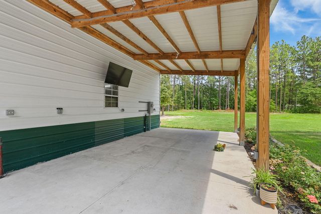 136 Thirteen Way, Cross, SC 29436