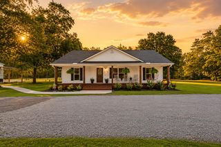 136 Thirteen Way, Cross, SC 29436