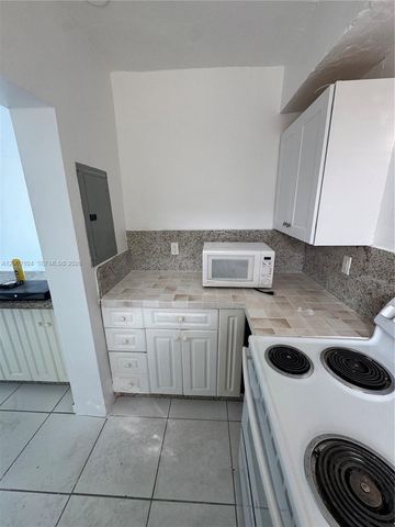 10281 E Bay Harbor Dr C3, Bay Harbor Islands, FL 33154