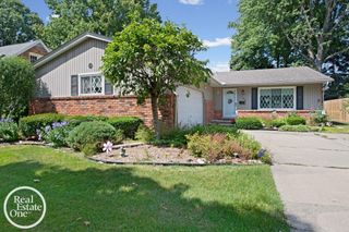 1196 Hawthorne Road, Grosse Pointe, MI 48236