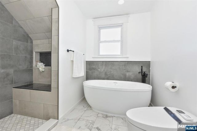 555 Lincoln Avenue, Glen Rock, NJ 07452