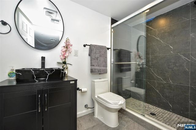 555 Lincoln Avenue, Glen Rock, NJ 07452