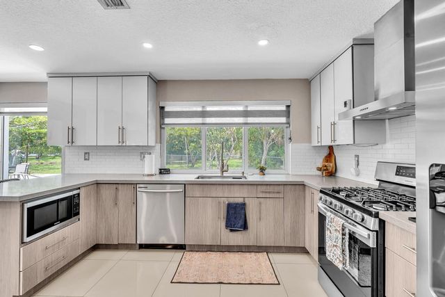 2070 NW 78TH Avenue, Sunrise, FL 33322