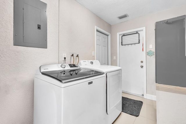 2070 NW 78TH Avenue, Sunrise, FL 33322