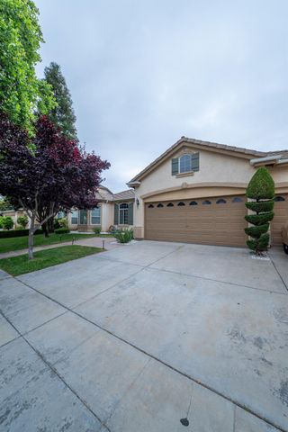 2162 Everglade Avenue, Clovis, CA 93619