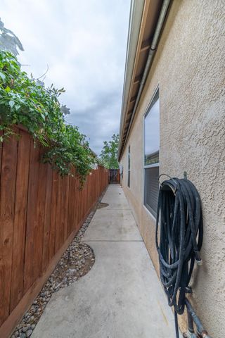 2162 Everglade Avenue, Clovis, CA 93619