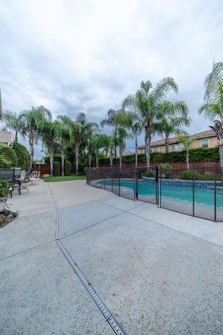 2162 Everglade Avenue, Clovis, CA 93619