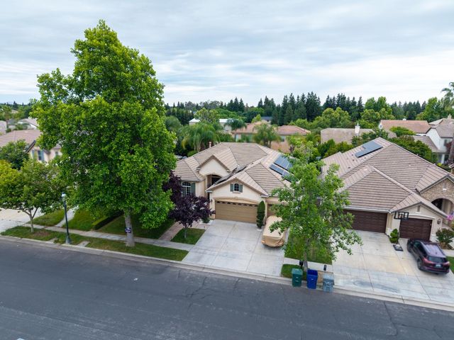 2162 Everglade Avenue, Clovis, CA 93619