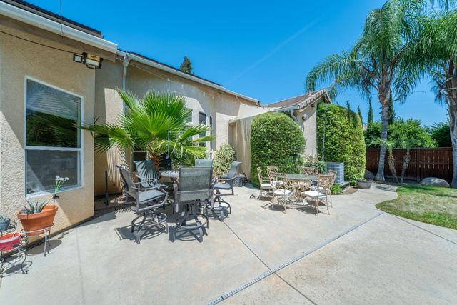 2162 Everglade Avenue, Clovis, CA 93619