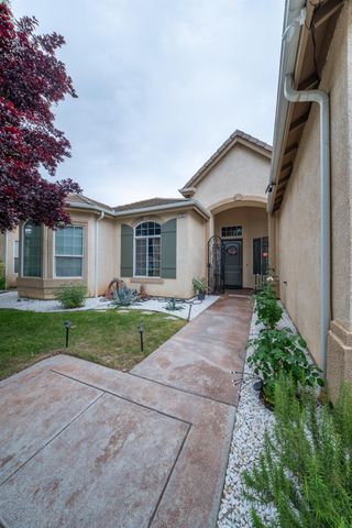 2162 Everglade Avenue, Clovis, CA 93619