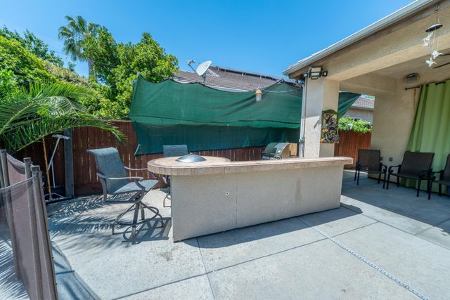 2162 Everglade Avenue, Clovis, CA 93619
