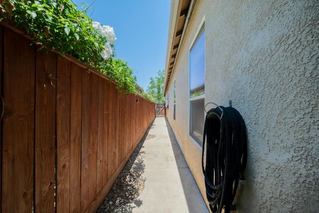 2162 Everglade Avenue, Clovis, CA 93619