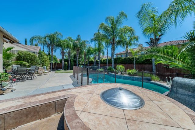 2162 Everglade Avenue, Clovis, CA 93619