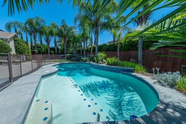 2162 Everglade Avenue, Clovis, CA 93619