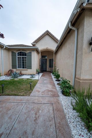2162 Everglade Avenue, Clovis, CA 93619