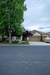 2162 Everglade Avenue, Clovis, CA 93619