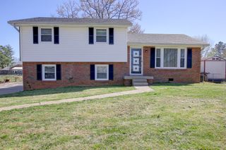 517 Morrison Dr, Clarksville, TN 37042