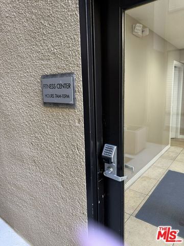 7320 Hawthorn Avenue 106, Los Angeles, CA 90046
