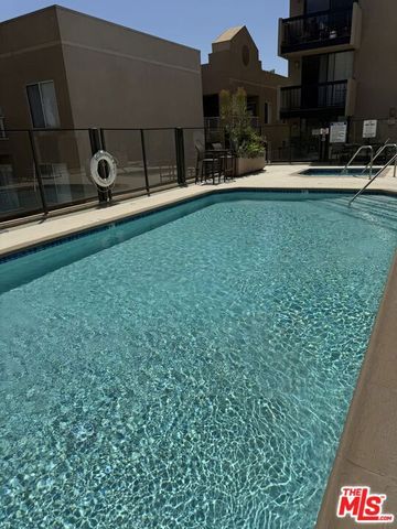 7320 Hawthorn Avenue 106, Los Angeles, CA 90046