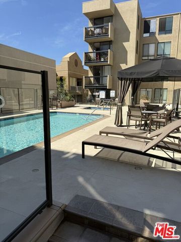 7320 Hawthorn Avenue 106, Los Angeles, CA 90046