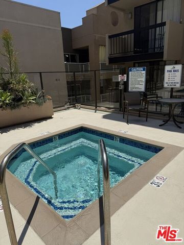7320 Hawthorn Avenue 106, Los Angeles, CA 90046