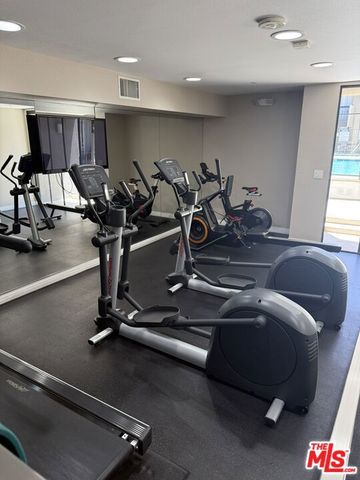7320 Hawthorn Avenue 106, Los Angeles, CA 90046
