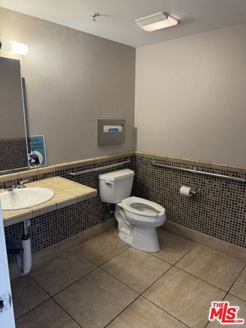 7320 Hawthorn Avenue 106, Los Angeles, CA 90046