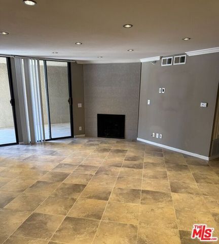 7320 Hawthorn Avenue 106, Los Angeles, CA 90046