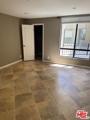7320 Hawthorn Avenue 106, Los Angeles, CA 90046
