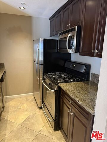 7320 Hawthorn Avenue 106, Los Angeles, CA 90046