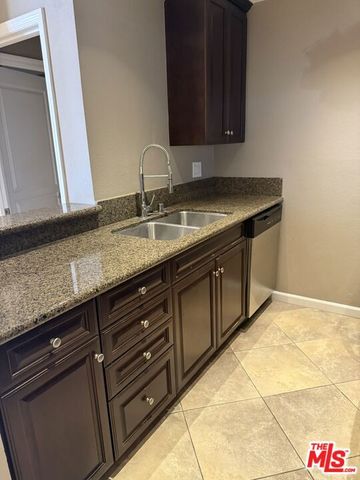 7320 Hawthorn Avenue 106, Los Angeles, CA 90046