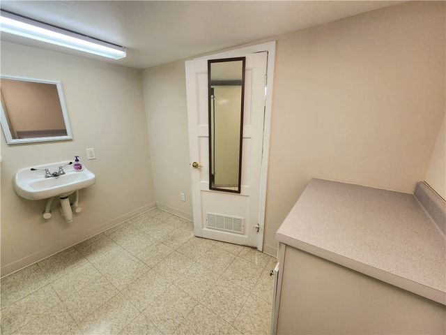 1510 Jackson Ave, New Castle, PA 16101