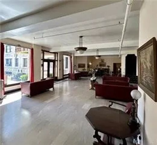 2121 James M Wood Boulevard 221, Los Angeles, CA 90006