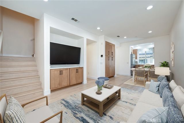 33 Silverado, Irvine, CA 92618