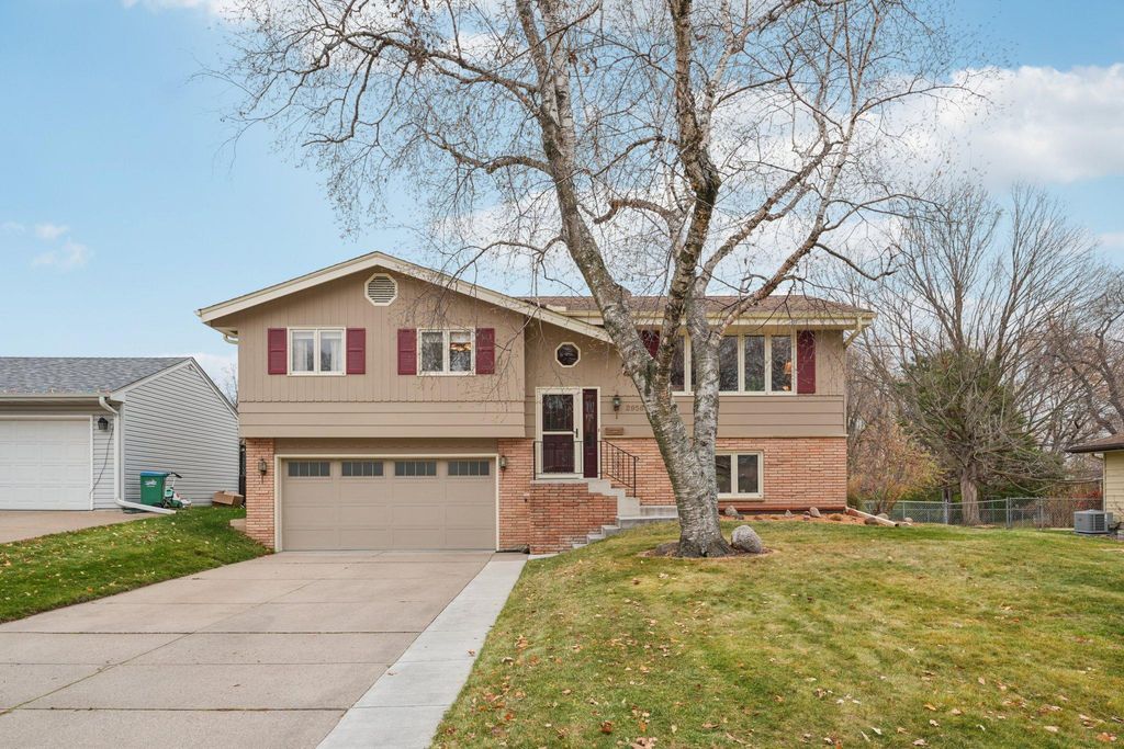 2956 Aquila Avenue N, Crystal, MN 55427