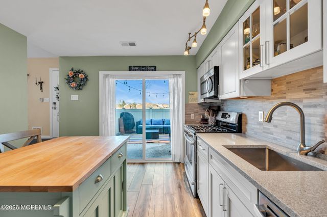 14 Cotswold Circle 8, Ocean Twp, NJ 07712